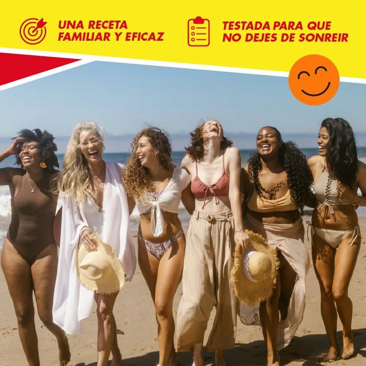 Groupe de femmes souriantes en maillots de bain sur la plage, profitant du soleil et de l'été.